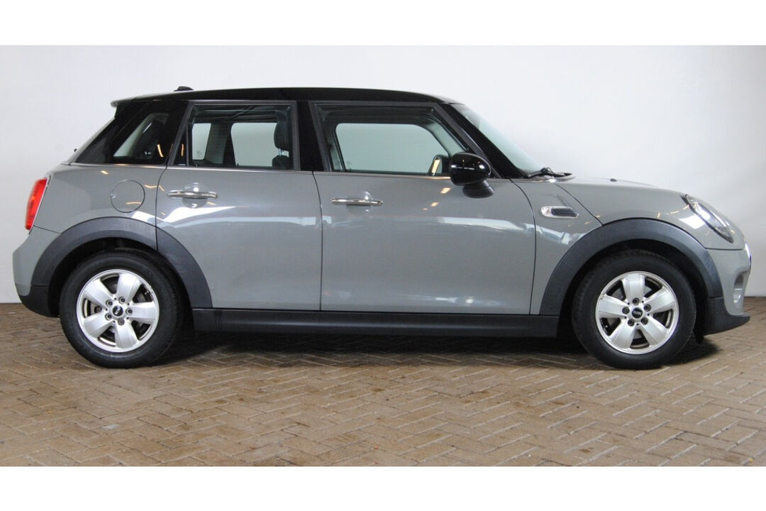 MINI Cooper Mini 1.5 Salt Bns. |BT|5-Deurs|Bluetooth|Cruise Control ...