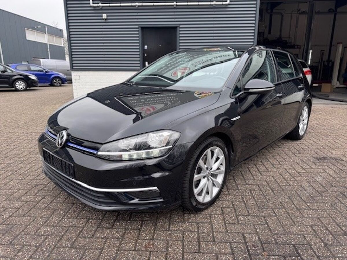 Volkswagen Golf 1.5 TSI Highline 130 Pk Navi. Appel Carplay. | Vakgarage