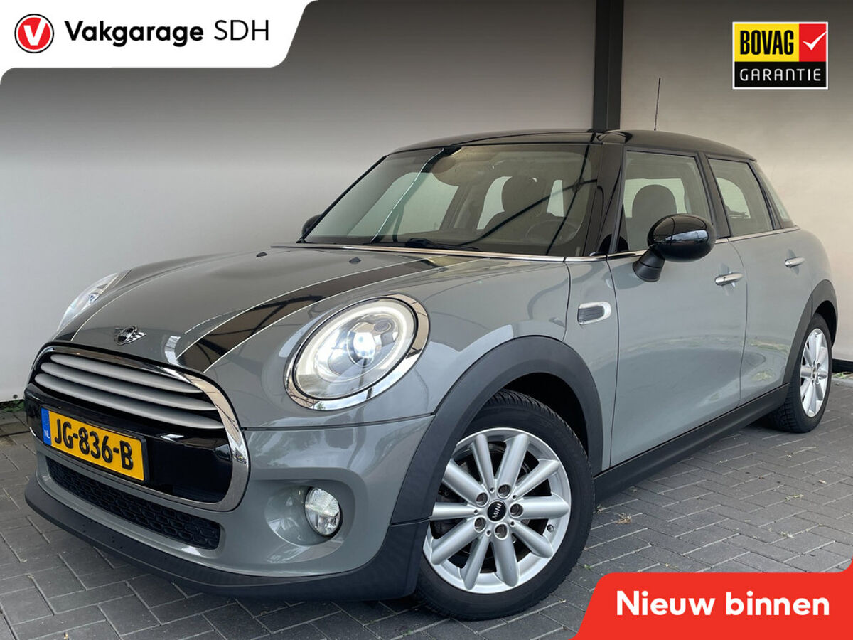 MINI 5-Deurs 1.5 Cooper Chili Business|Stoelverwarming|Sportstoelen|Striping|Led lampen|Sfeerverlichting | Vakgarage