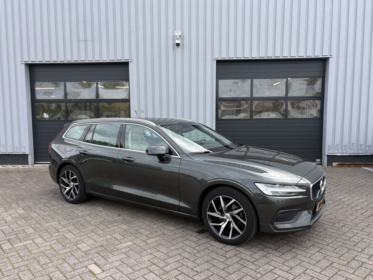Volvo V60 2.0 D4 Momentum Pro. Adapt. Cruise I Leer I All-in prijs! | Vakgarage