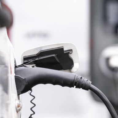 Onderhoud, laadpaal of laadpas voor uw EV/Hybride?